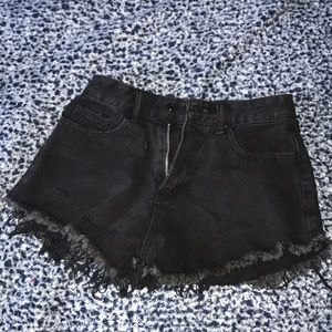 ⚠️4/20 ⚠️ black distressed jean shorts
